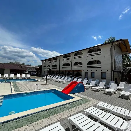 золотий павлін Hotel *