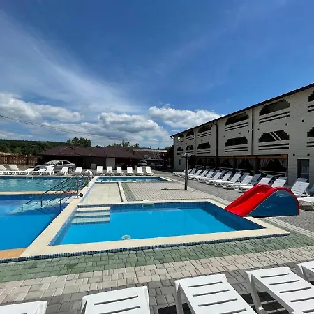 золотий павлін Hotel