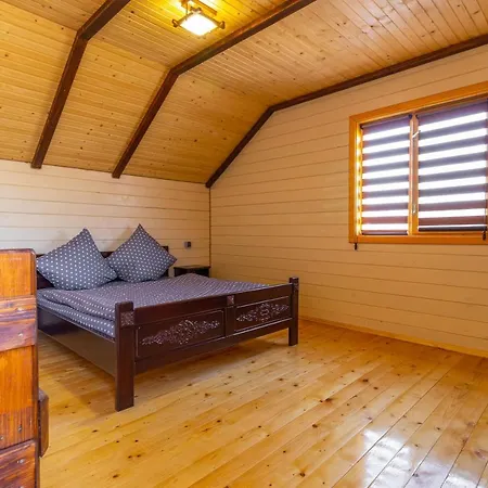 золотий павлін Hotel