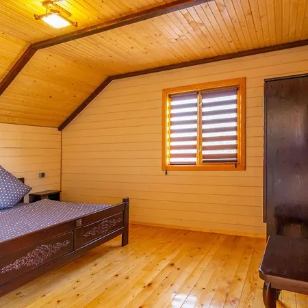 золотий павлін Hotel