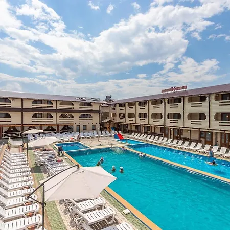 золотий павлін Hotell