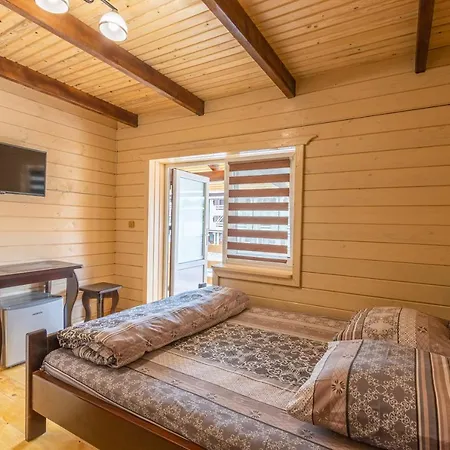 золотий павлін Hotel Solotvyno