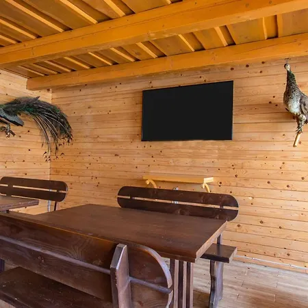 золотий павлін Hotel *