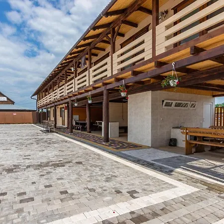 золотий павлін Hotel