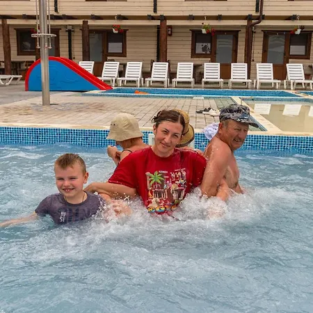 золотий павлін Hotel *