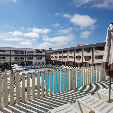 Hotel золотий павлін *