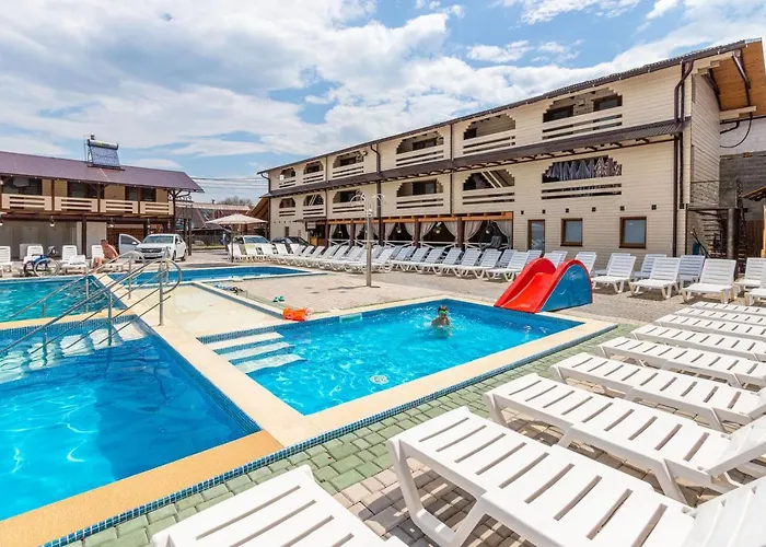 золотий павлін Otel