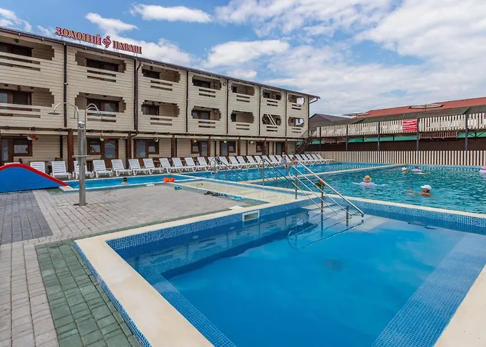 золотий павлін Otel *