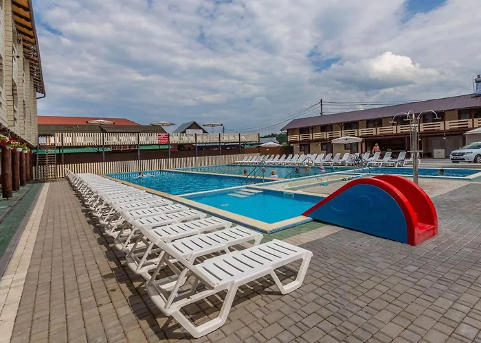 золотий павлін Otel *