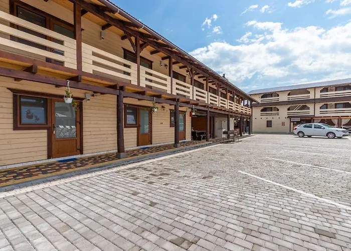 Otel золотий павлін *