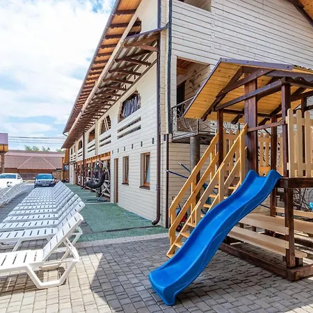 золотий павлін Hotel *