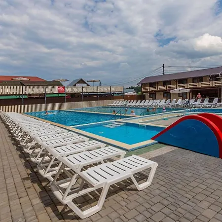 золотий павлін Hotel *